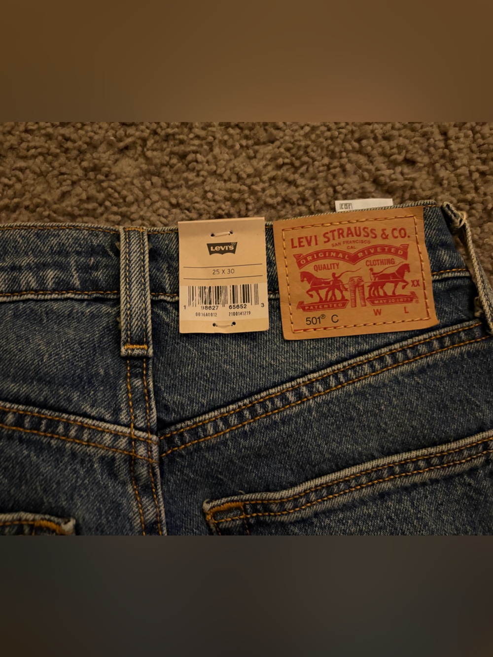 Levi's Women's Straight Leg Jeans in Medium Blue with Gold Studs - Picture 6 of 7